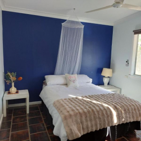 Da Big House - Home in The Ridge Lightning Ridge